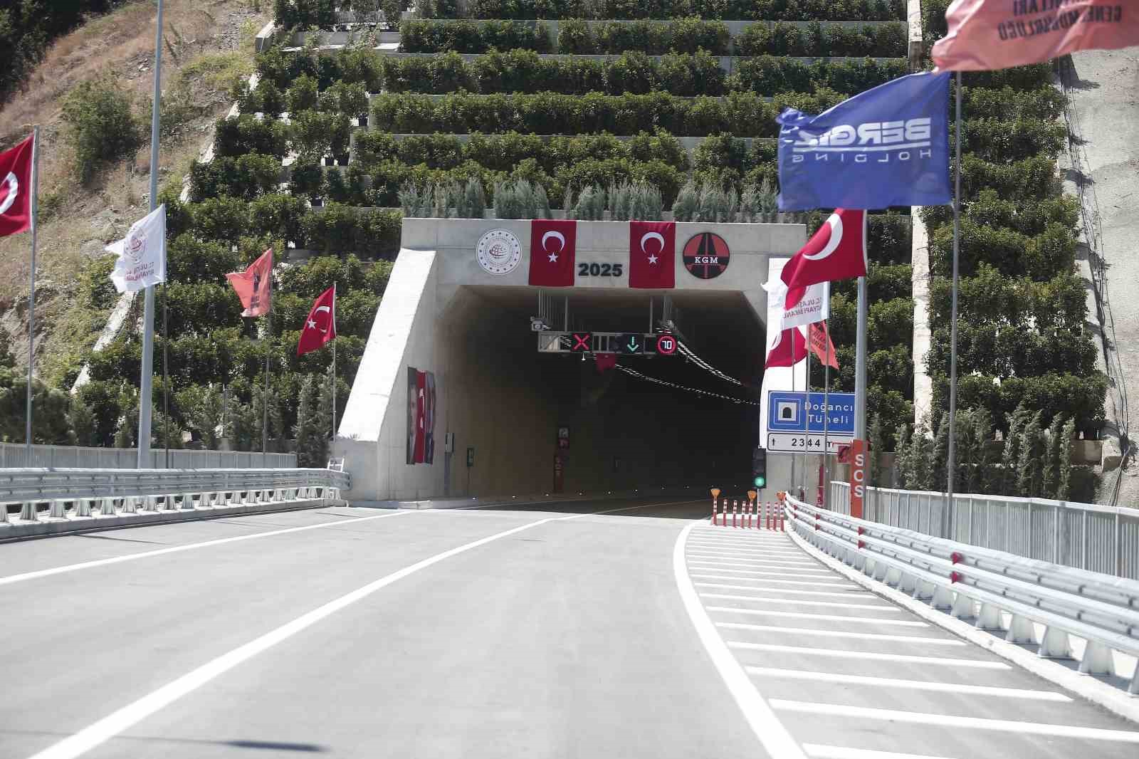 Bursa&rsquo;yı dağ y&ouml;relerine bağlayan Doğancı T&uuml;neli hizmete girdi
