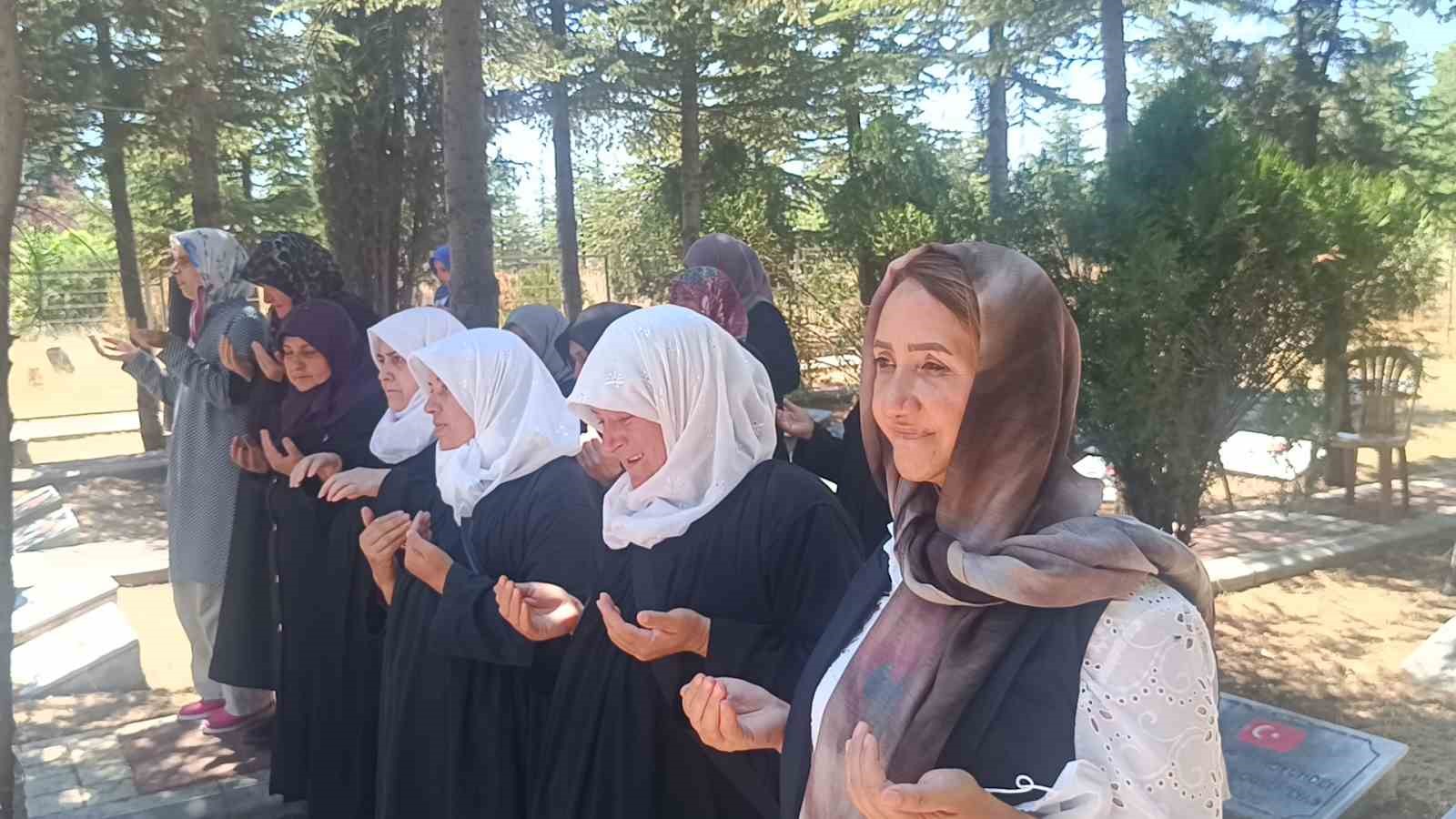 Orman yangını şehitleri i&ccedil;in Bilecik&rsquo;te gıyabi cenaze namazı kılındı
