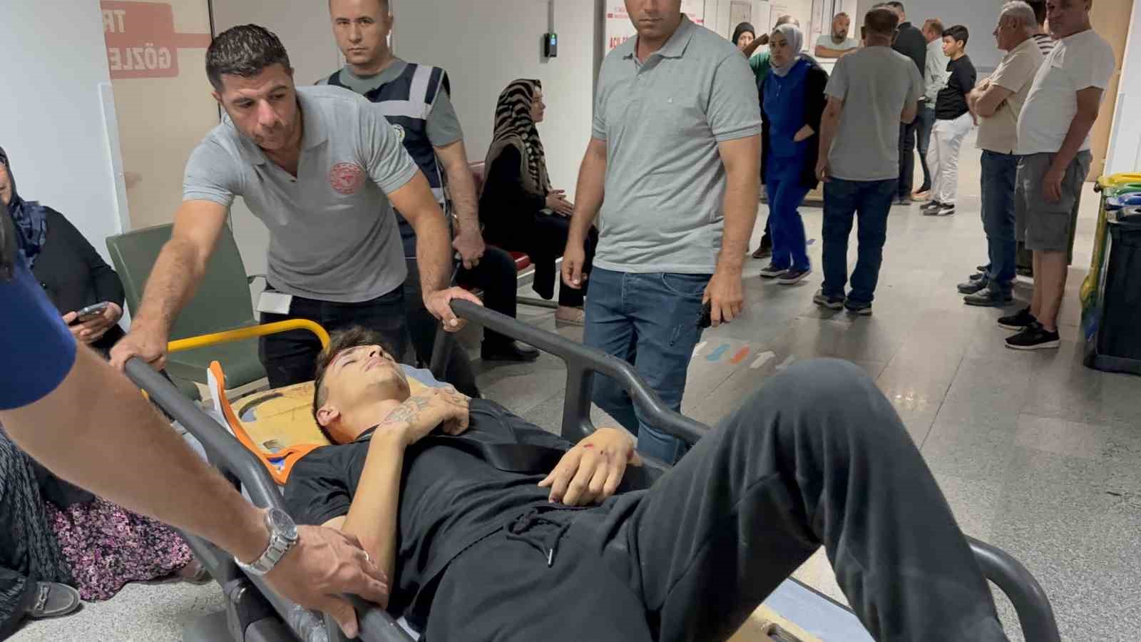 Dur ihtarına uymayan motosikletli polise çarptı