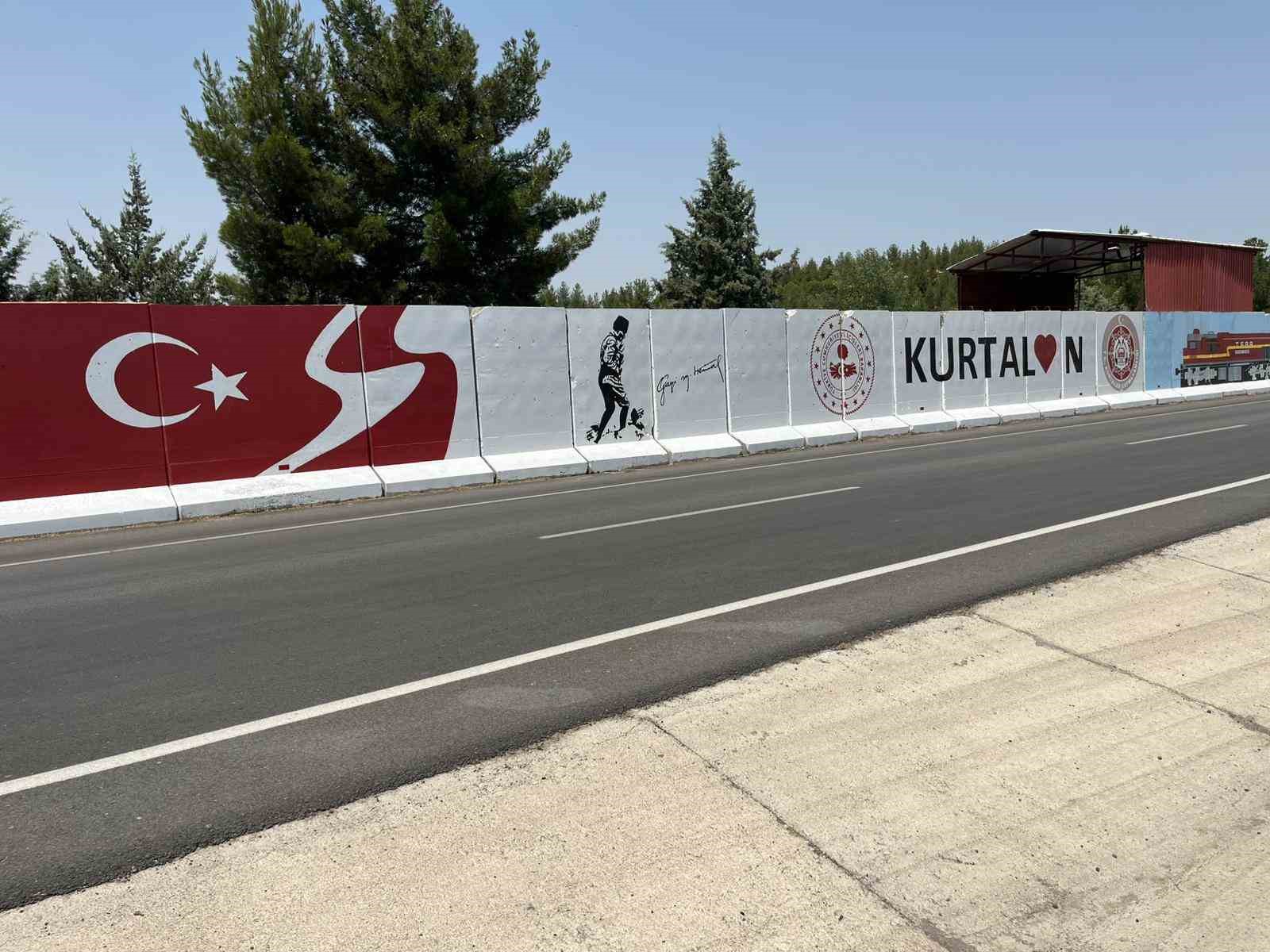 Kurtalan ekspresi motifli g&uuml;venlik noktaları dikkat &ccedil;ekiyor
