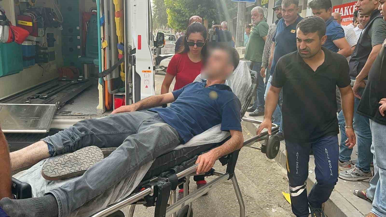 Hırsızlık şüphelilerinin yakınları market görevlilerini darp edip kaçtı: 3 yaralı