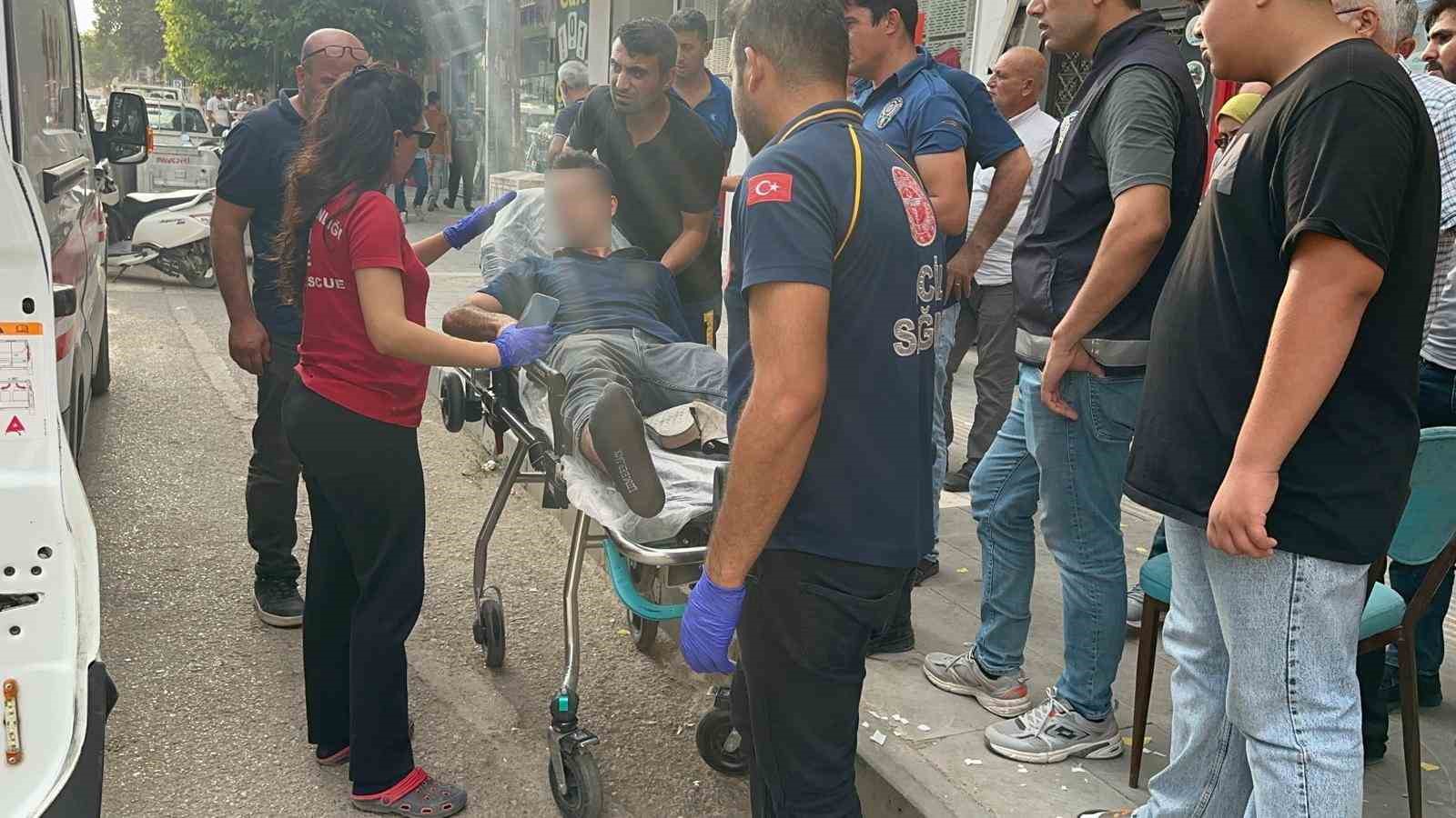 Hırsızlık şüphelilerinin yakınları market görevlilerini darp edip kaçtı: 3 yaralı