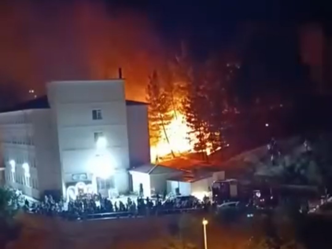 Siirt’te düğünde atılan havai fişek yangına neden oldu