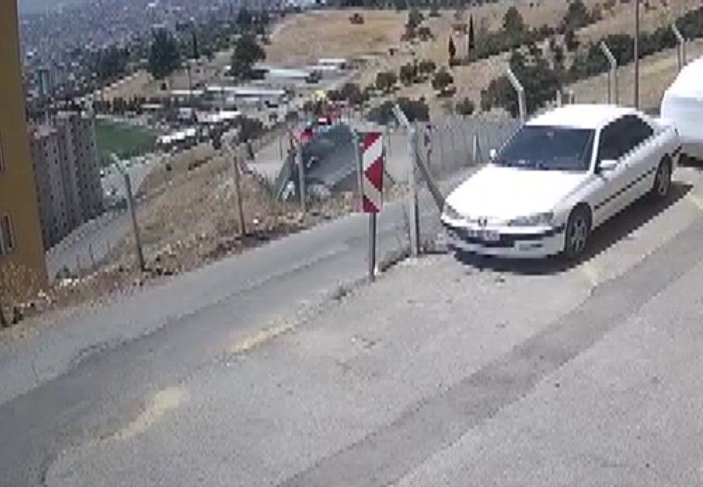 Kahramanmaraş’ta trafik kazası güvenlik kamerasında