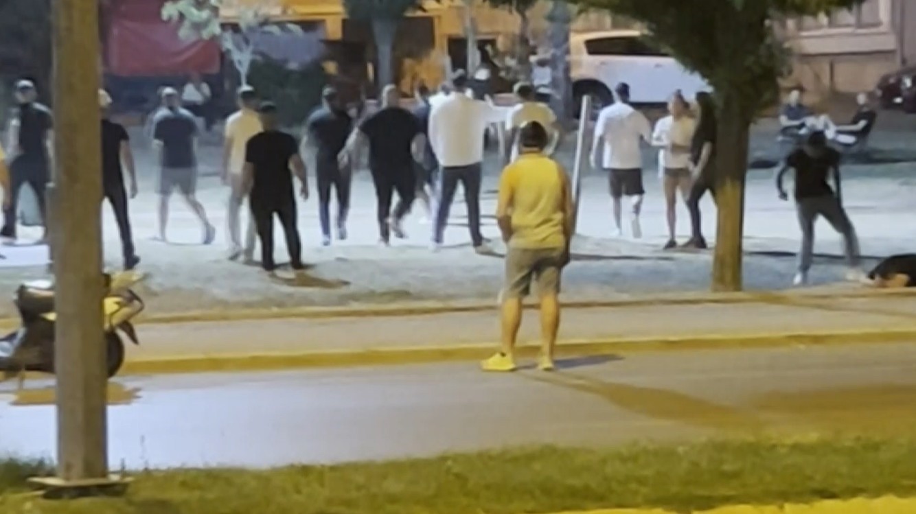 Edirne’de tekmeli yumruklu kavga kamerada