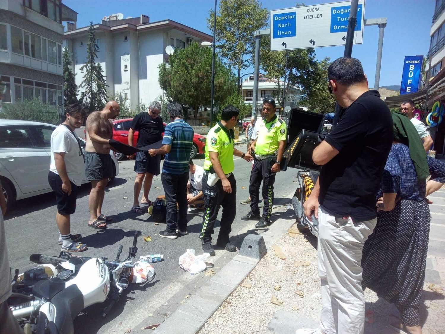 Erdek&rsquo;te motosikletler &ccedil;arpıştı: 2 yaralı
