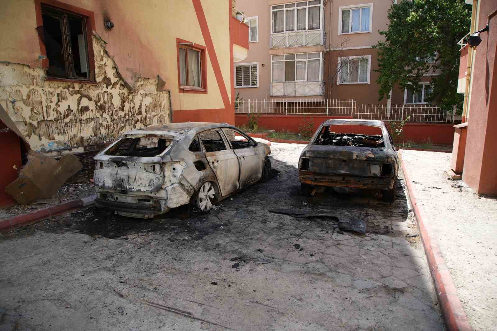 Edirne&rsquo;de 2 otomobil kundaklandı
