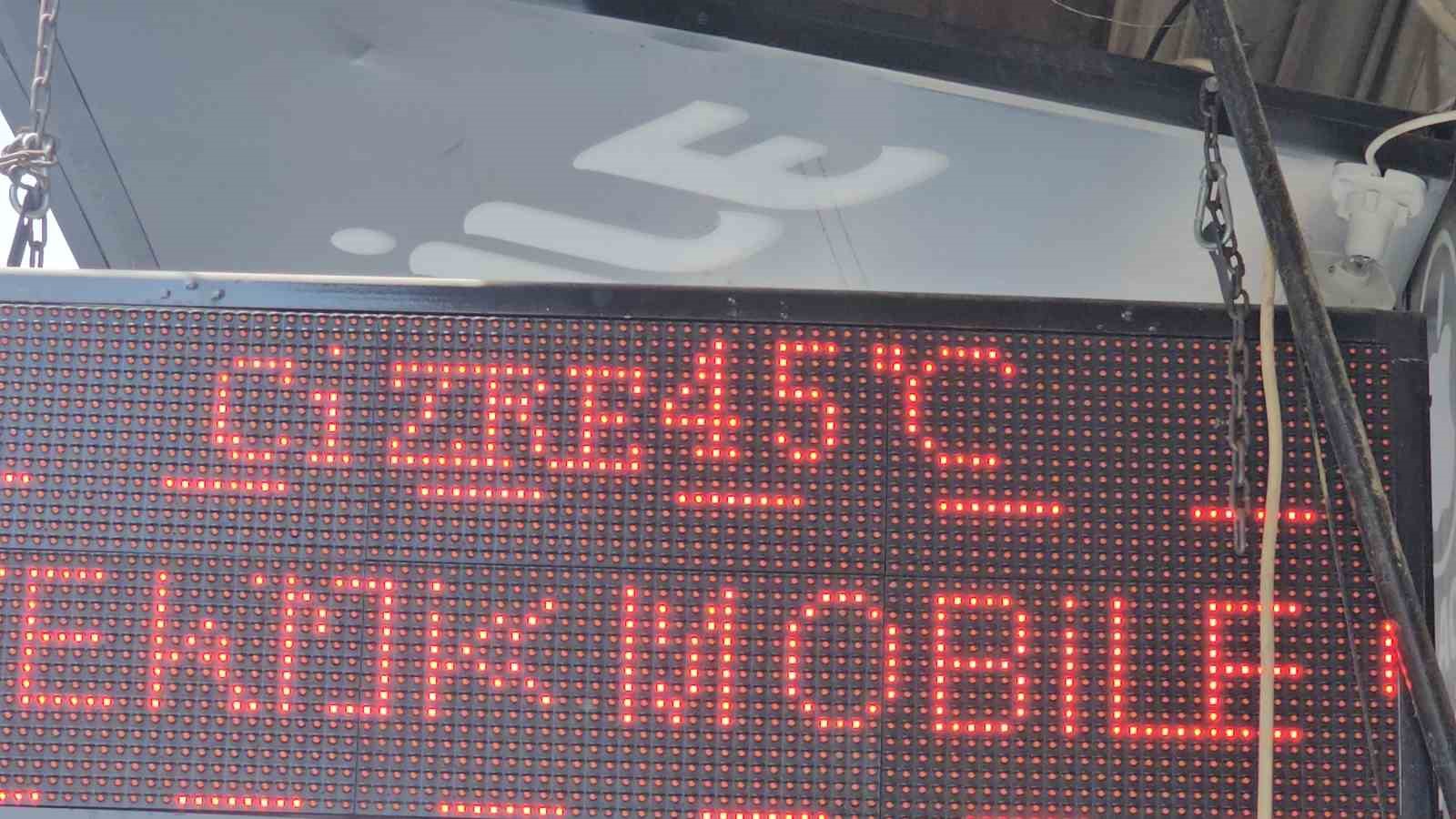 Şırnak’ta aynı anda iki mevsim yaşandı: Bir yanda kavurucu sıcak, diğer yanda yağmurun getirdiği serinlik