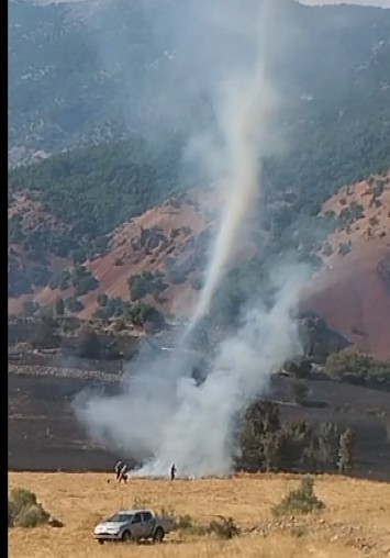 Tunceli&rsquo;deki yangında &ccedil;ıkan hortum g&ouml;r&uuml;nt&uuml;lendi
