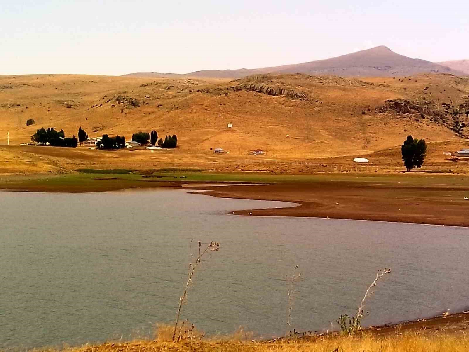Patnos Barajı kuraklık ve &ccedil;evre kirliliği tehdidi altında
