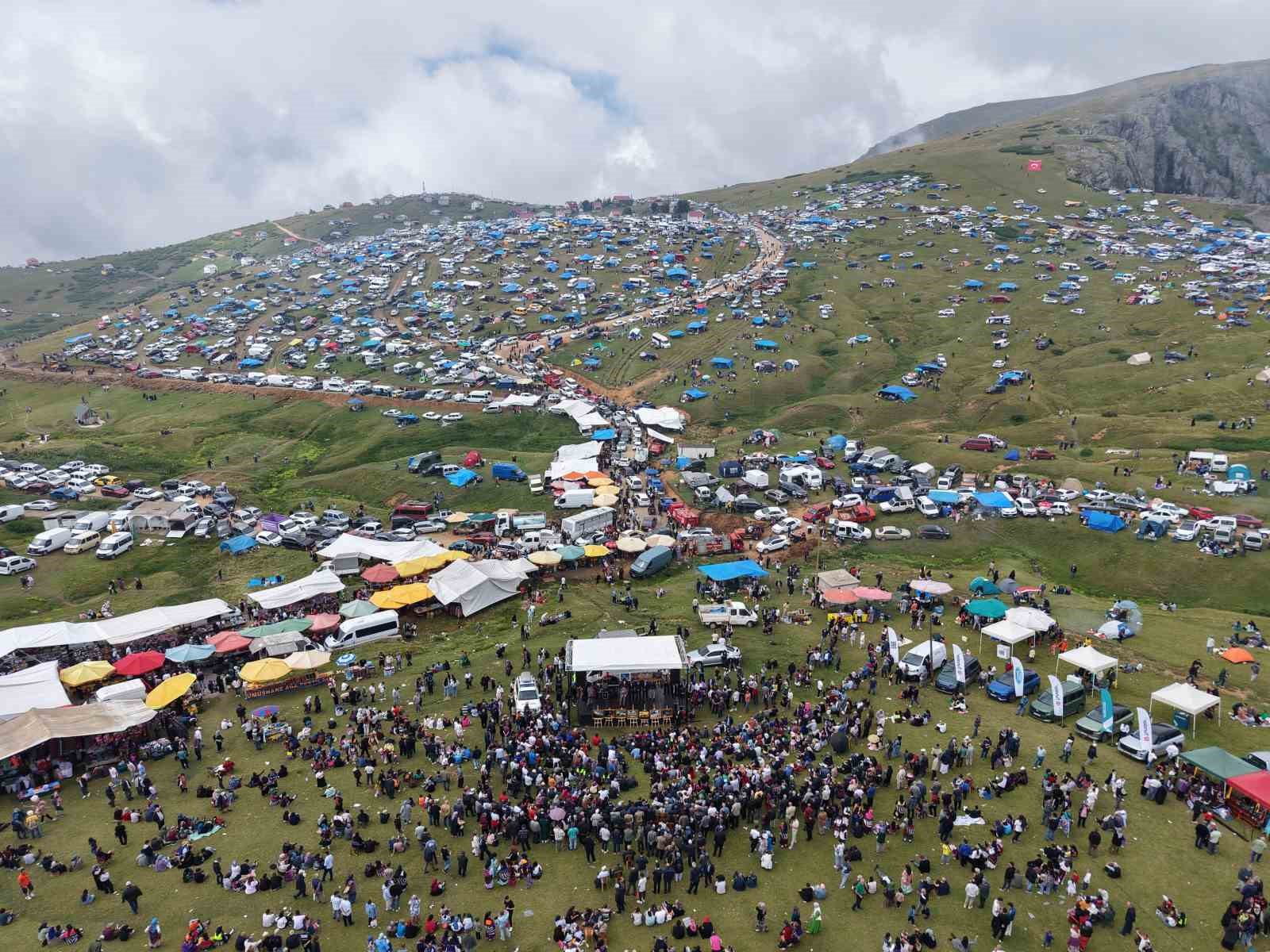 204. Sis Dağı Yayla Şenliğinde binlerce kişi bir araya geldi