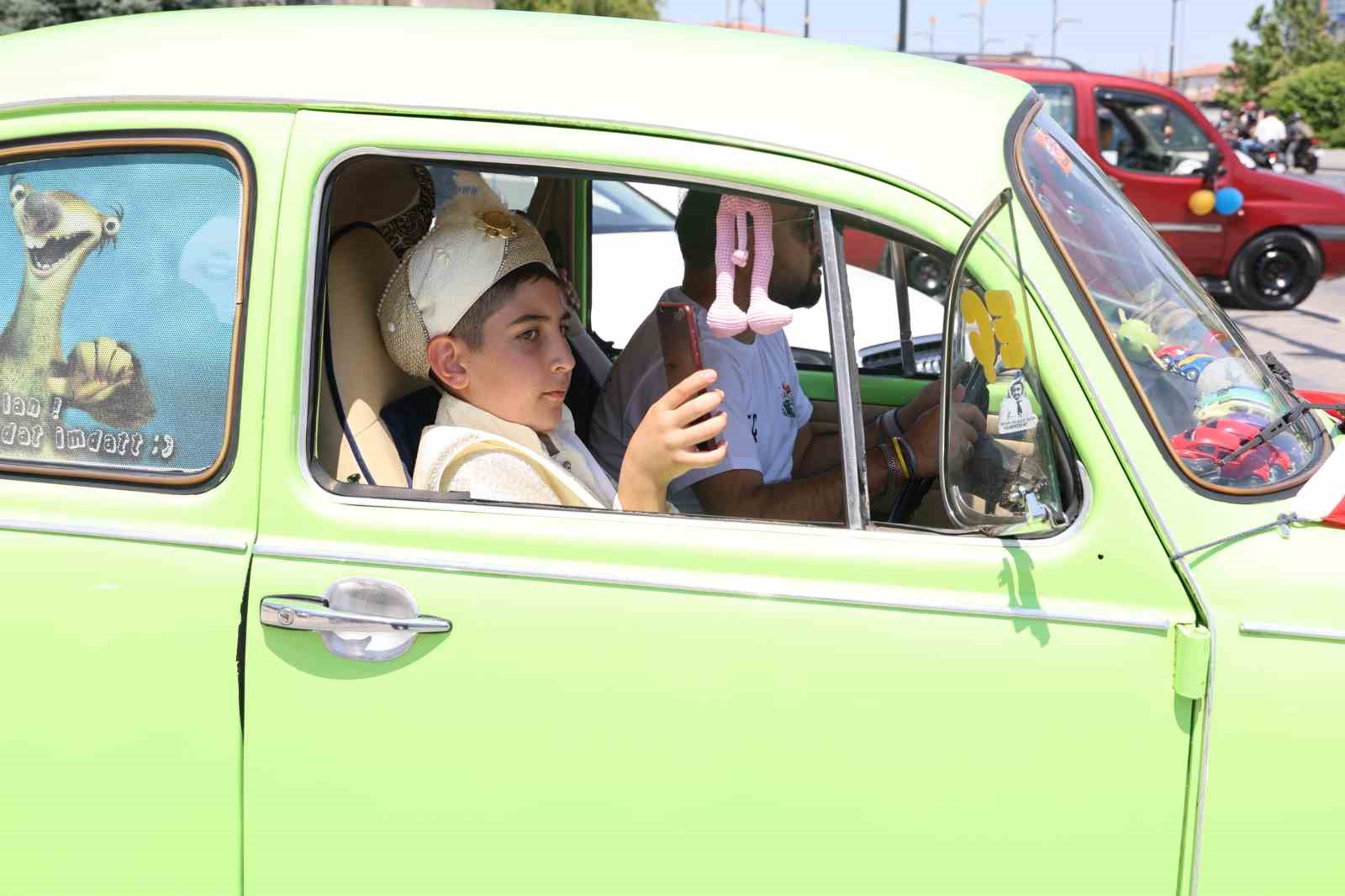 529 yıllık sünnet geleneği Sivas’ta yaşatıldı, 34 çocuk doyasıya eğlendi