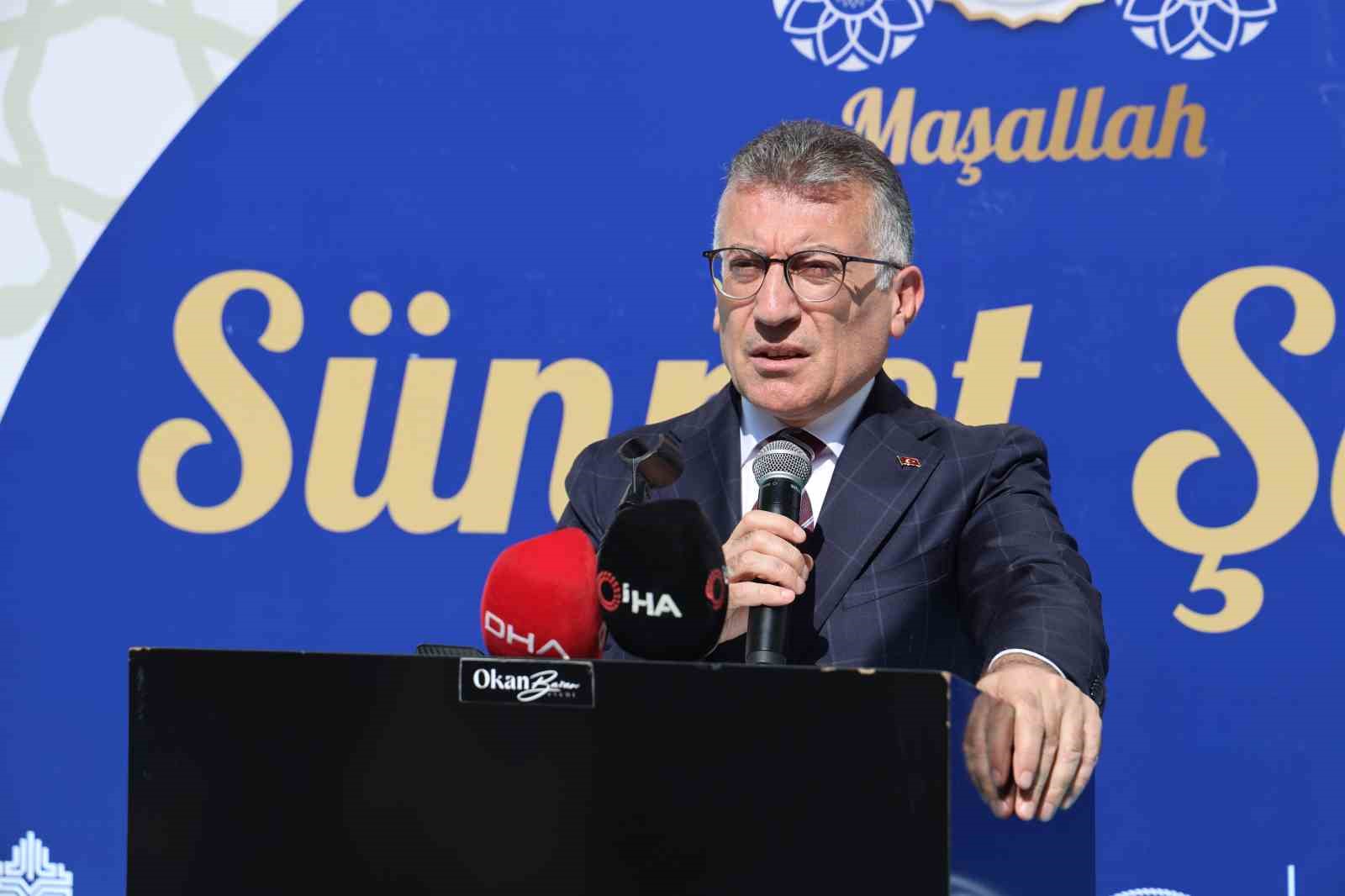 529 yıllık s&uuml;nnet geleneği Sivas&rsquo;ta yaşatıldı, 34 &ccedil;ocuk doyasıya eğlendi
