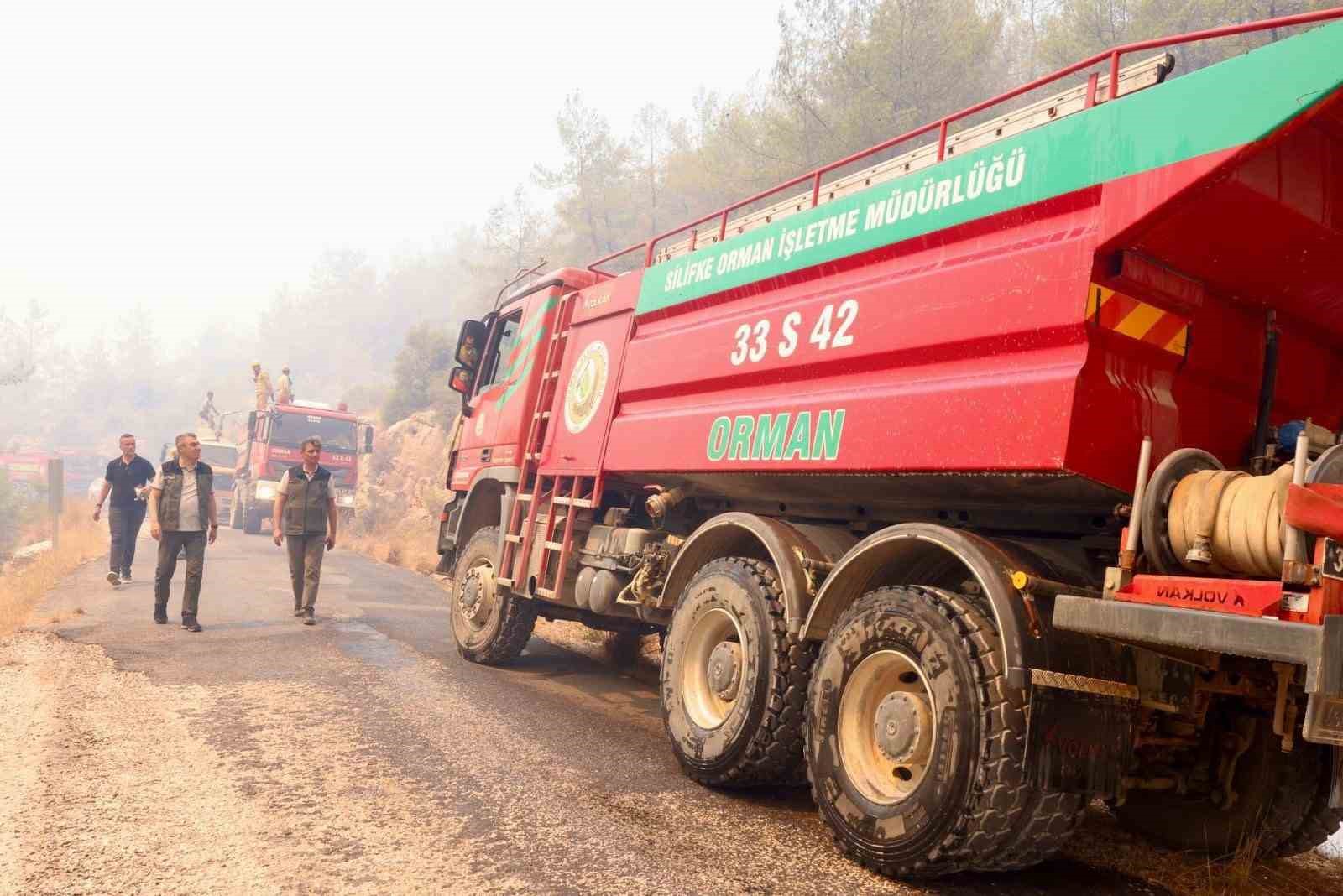 Silifke’deki orman yangınıyla mücadele devam ediyor: 526 personel sahada