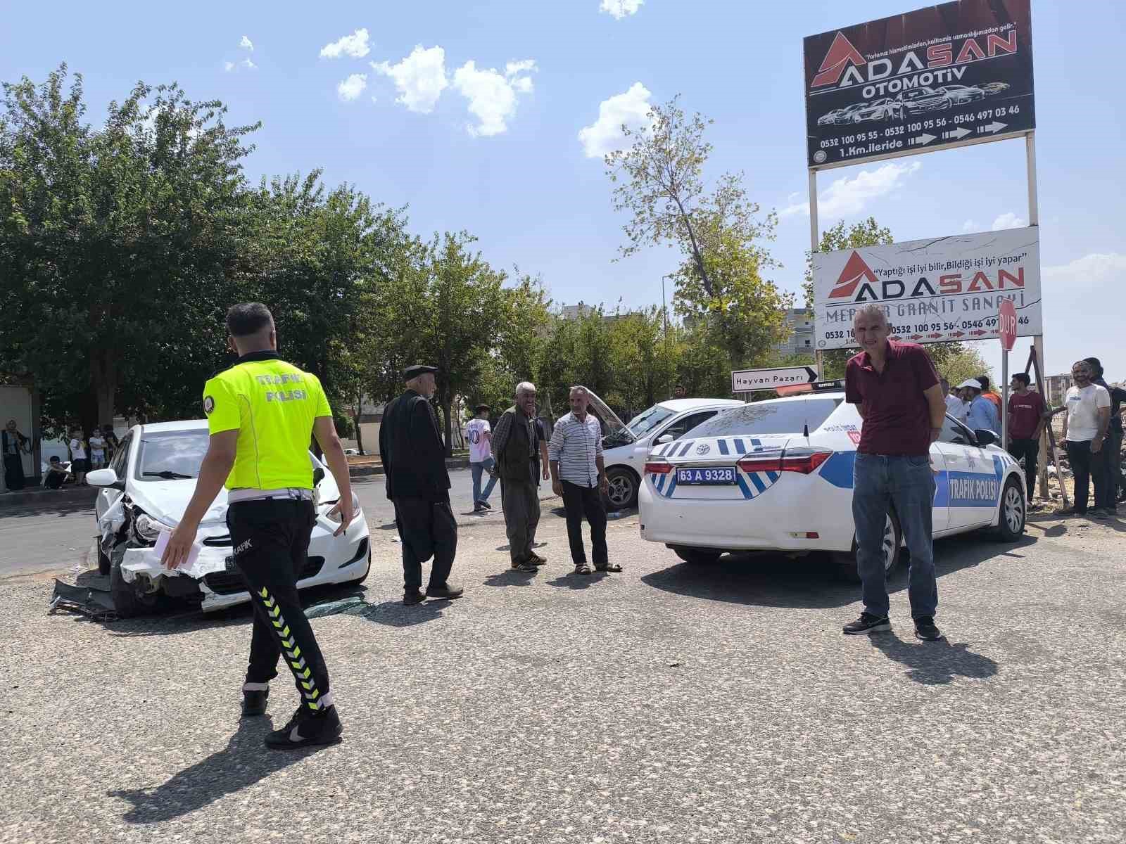 Siverek’te iki ayrı trafik kazası: 4 kişi yaralandı