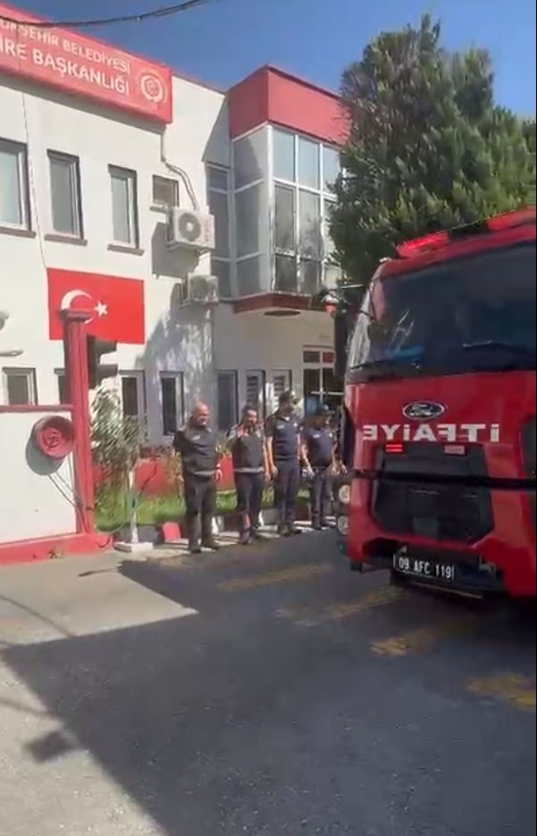 Aydın B&uuml;y&uuml;kşehir Belediyesi İtfaiyesi Uşak yangınına m&uuml;dahale i&ccedil;in yola &ccedil;ıktı

