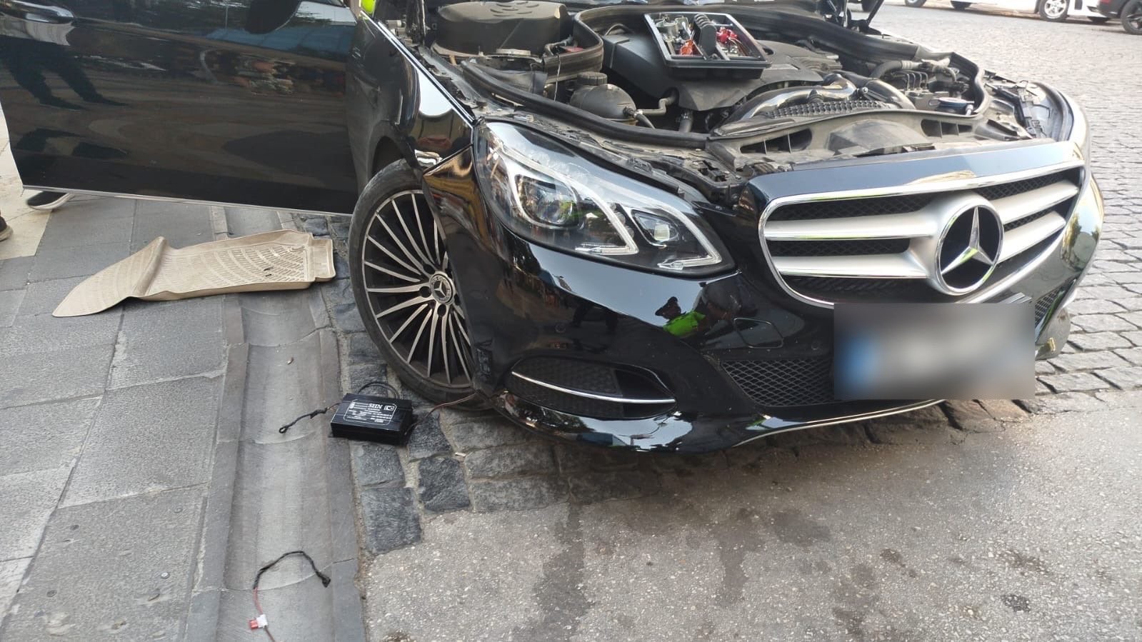 Sirenli otomobil trafikten men edildi, sürücüsüne 138 bin TL ceza uygulandı