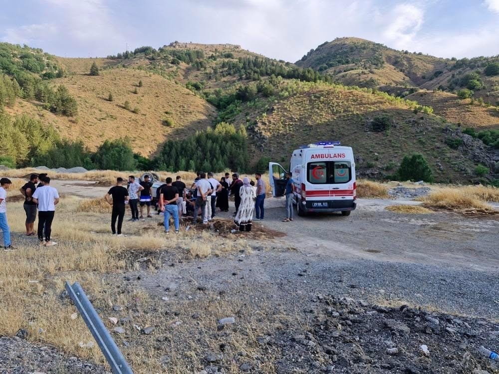 Elazığ’da otomobil takla attı: 2’si ağır 5 yaralı
