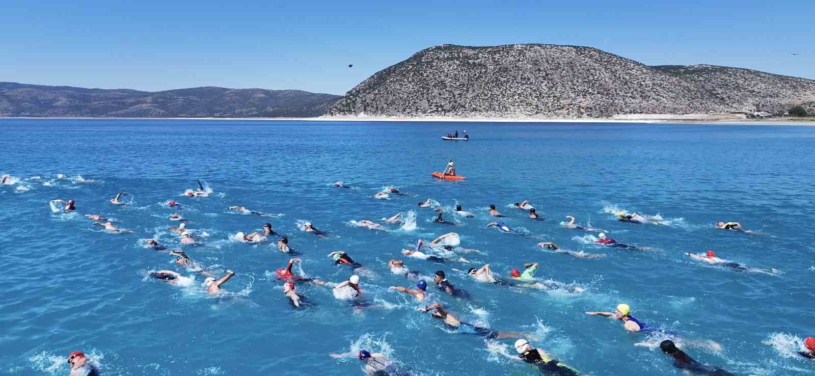 Beyaz kumları ve mavi sularıyla Salda Lake Triatlon nefes kesti
