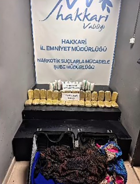 Bavuldan 17 kilo 780 uyuşturucu &ccedil;ıktı
