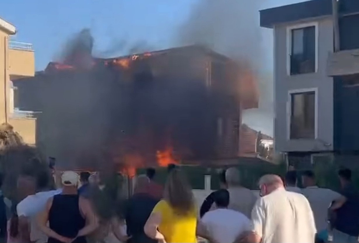 Tekirdağ&rsquo;da ev yangını paniğe neden oldu
