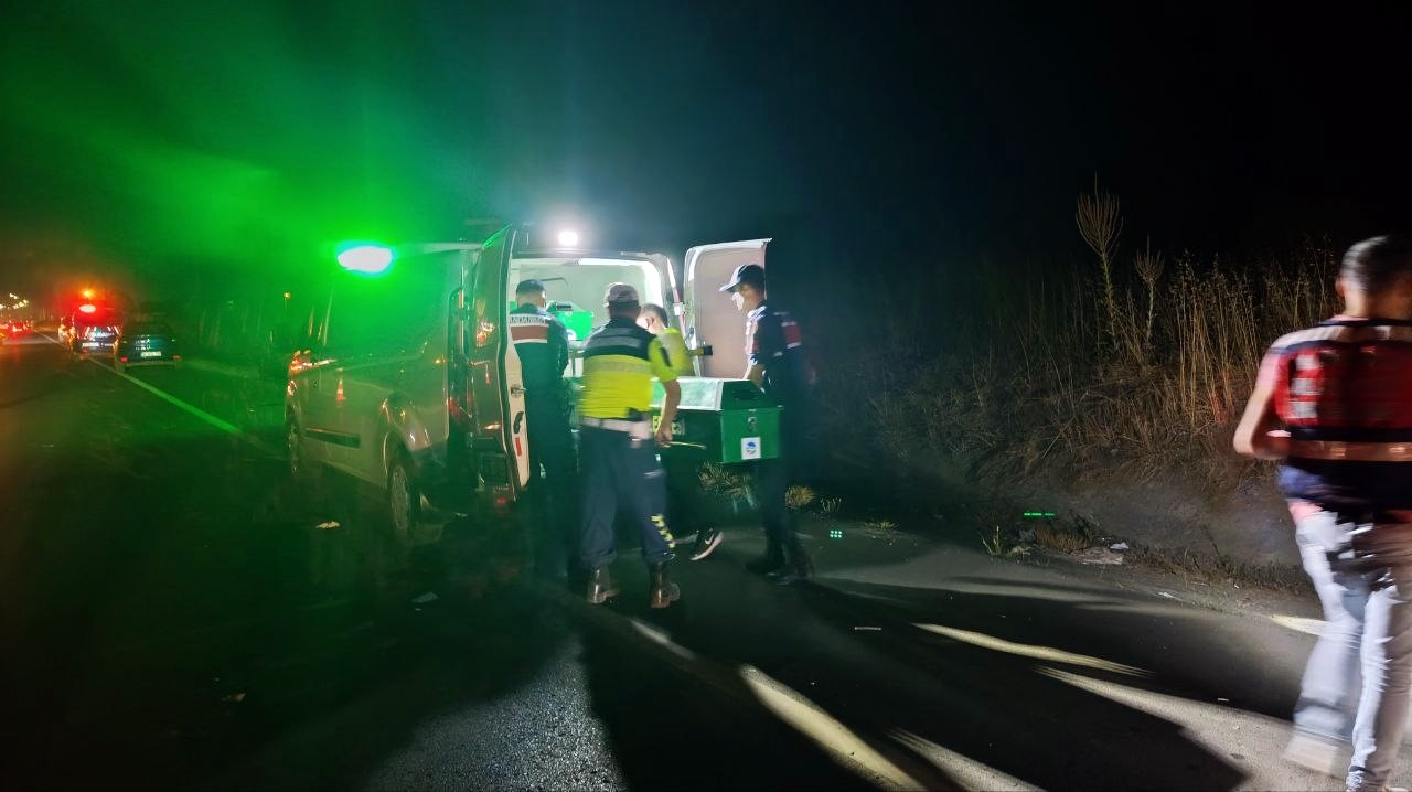 Duble yolda feci kaza: Yolun karşısına ge&ccedil;erken canından oldu
