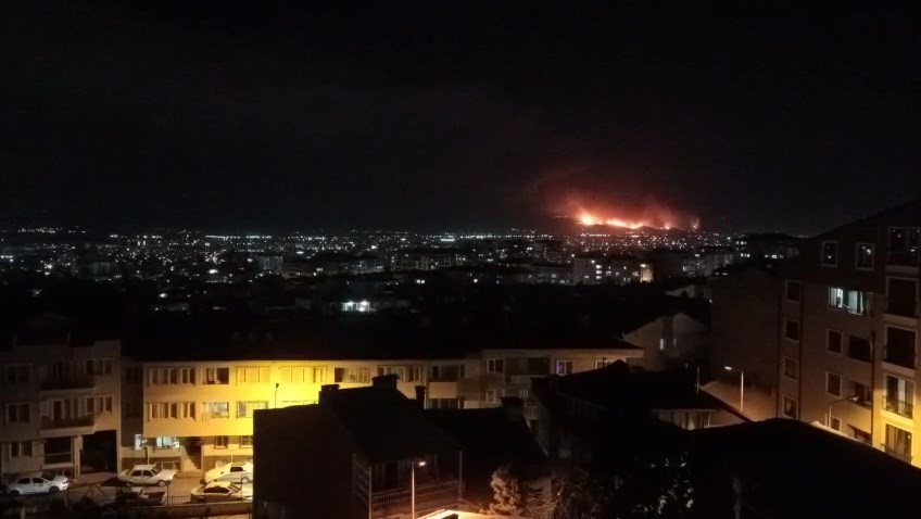 Bursa&rsquo;daki orman yangını şehir merkezinden b&ouml;yle g&ouml;r&uuml;nt&uuml;lendi
