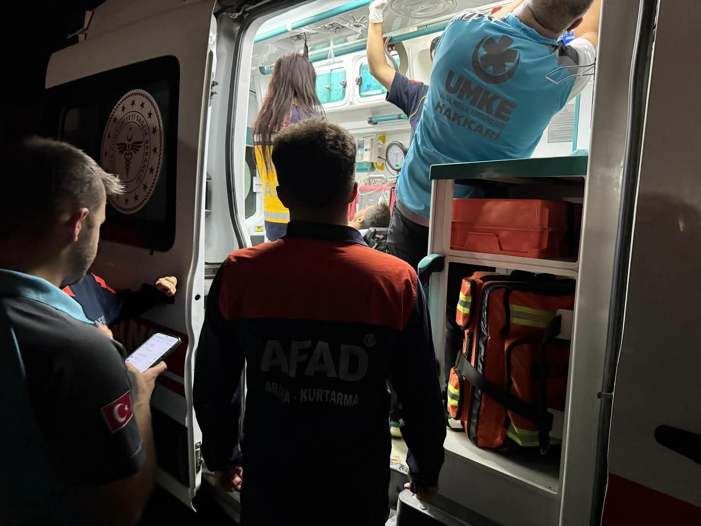 Yüksekova’da rahatsızlanarak dağda mahsur kalan çoban hastaneye kaldırıldı