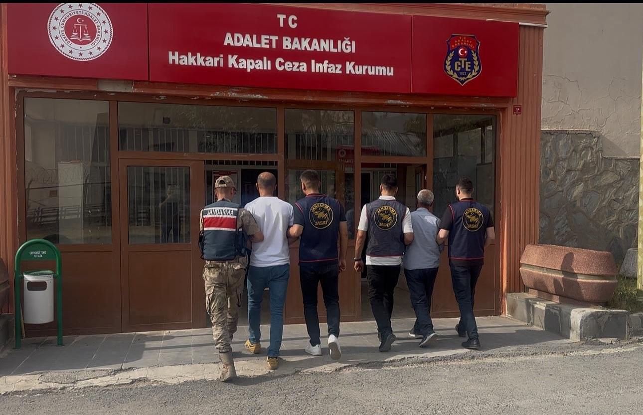 Hakkari’de kesinleşmiş hapis cezası olan 2 kişi yakalandı