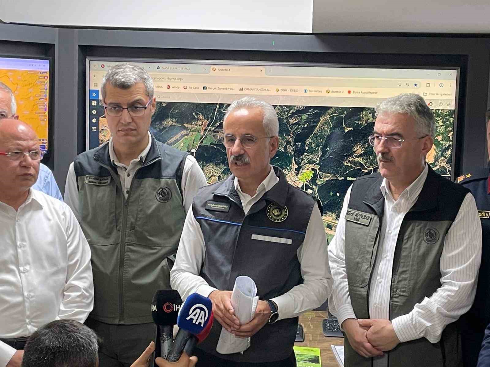 Bakan Uraloğlu: "2 mahallemiz boşaltıldı. Yangından dolayı yaralanan hiç kimse yok"