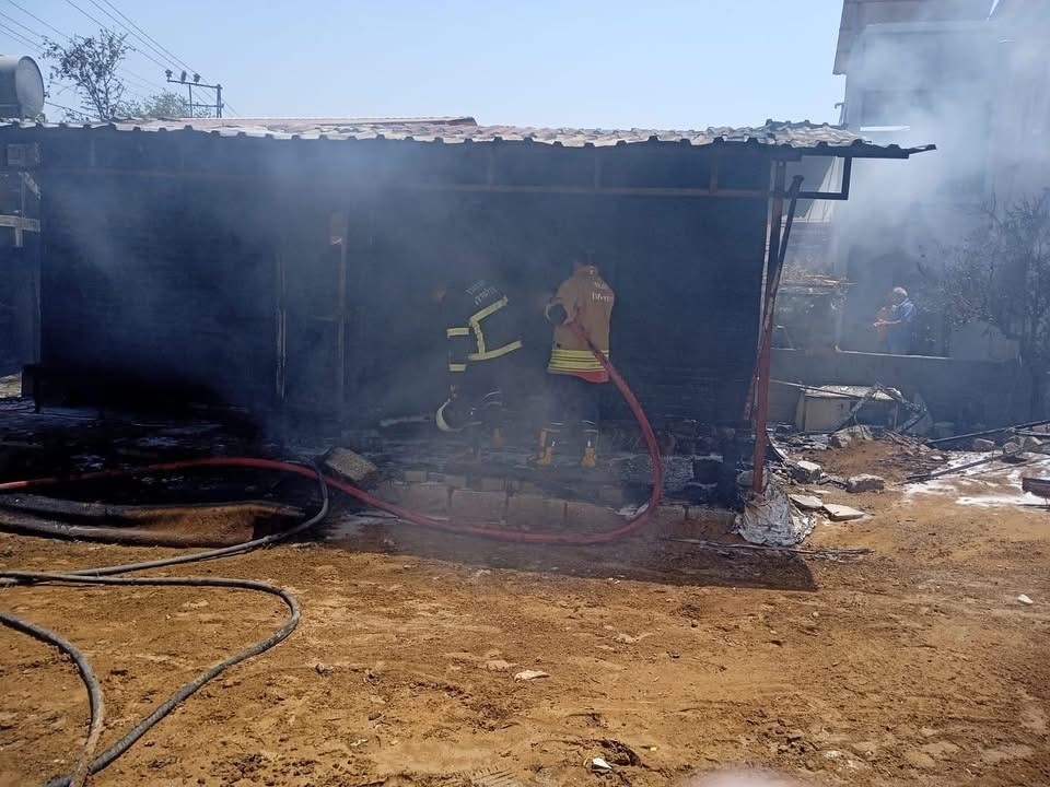 Kırıkhan&rsquo;da evde &ccedil;ıkan yangın, otomobile sı&ccedil;radı
