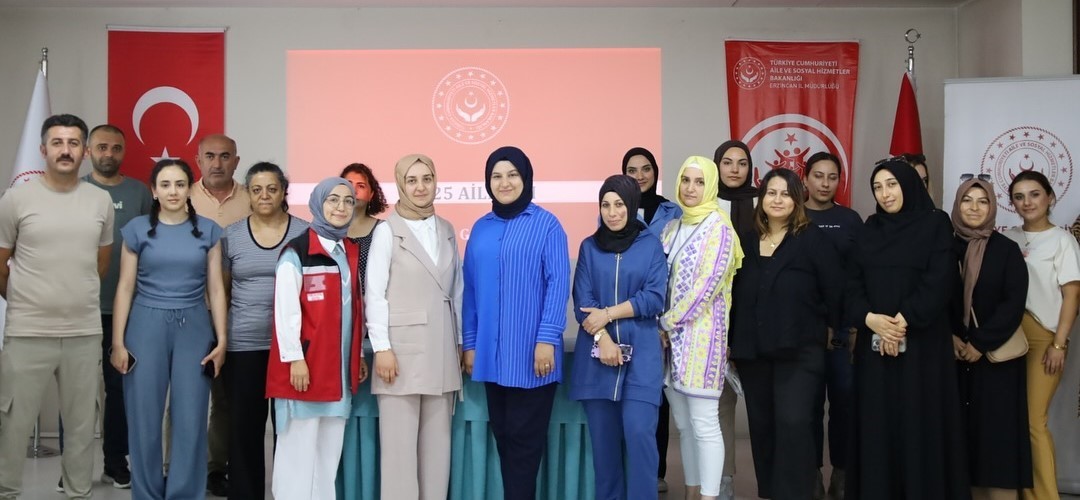 Erzincan&rsquo;da &lsquo;Aile ve Hukuk&rsquo; konulu s&ouml;yleşi d&uuml;zenlendi
