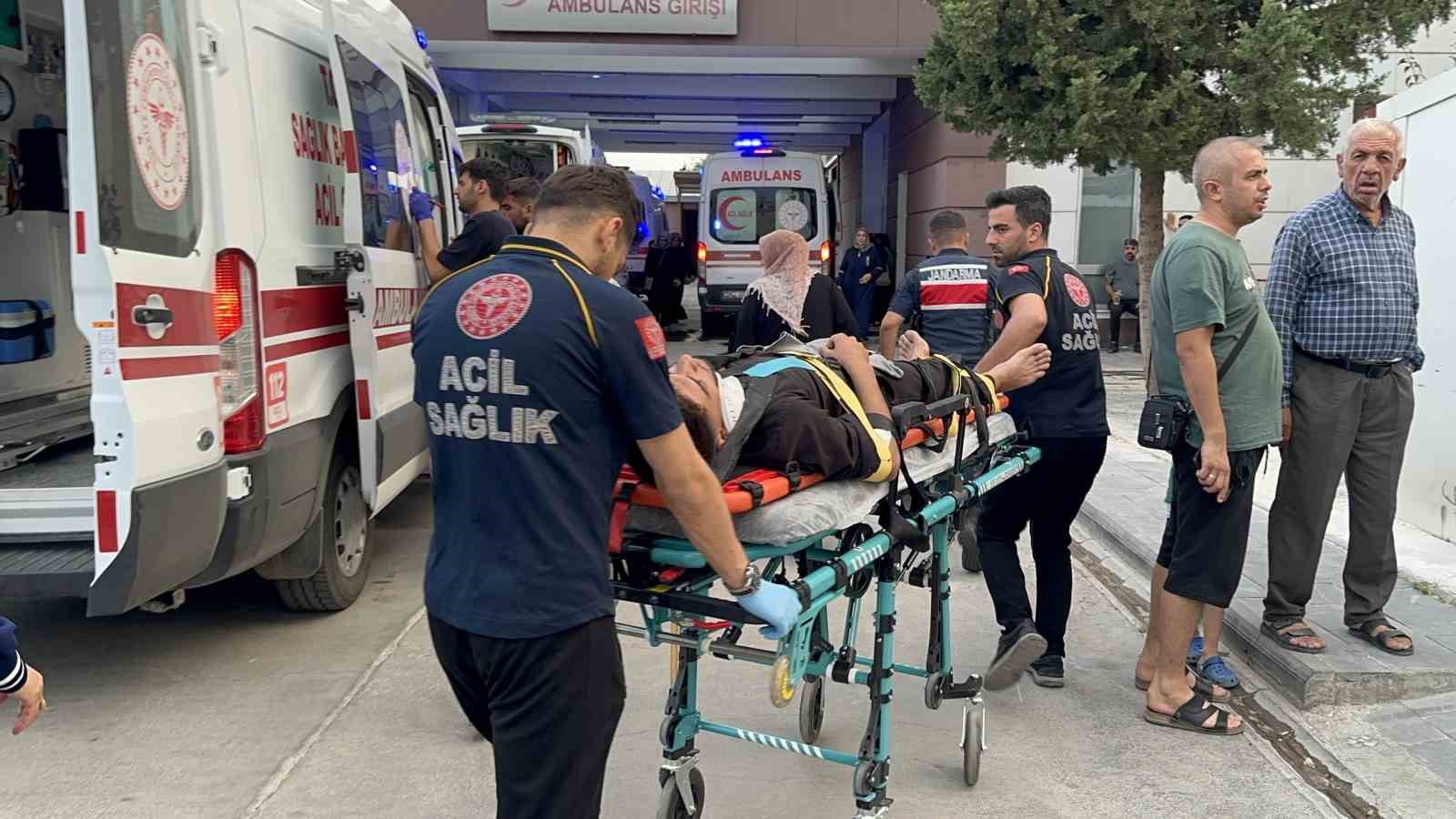 Kahta’da motosiklet otomobille çarpıştı: 2 ağır yaralı 
