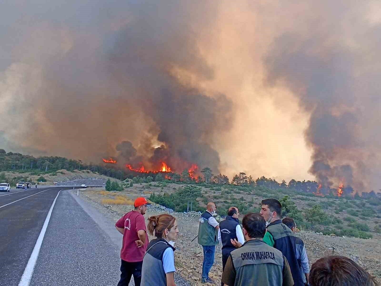 Başkan Bozbey, "Yangının 6 farklı bölgede bir anda başlamış olması düşündürücü"