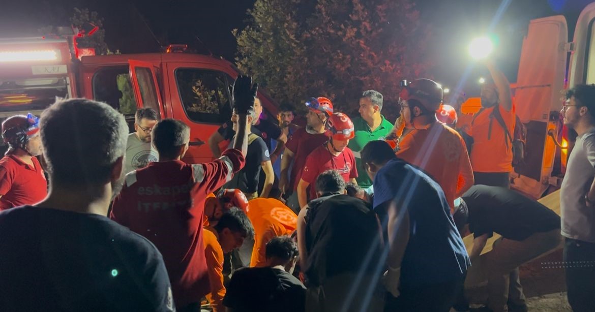 Bursa&rsquo;daki yangına gönüllü geldiler, uçurumda can verdiler