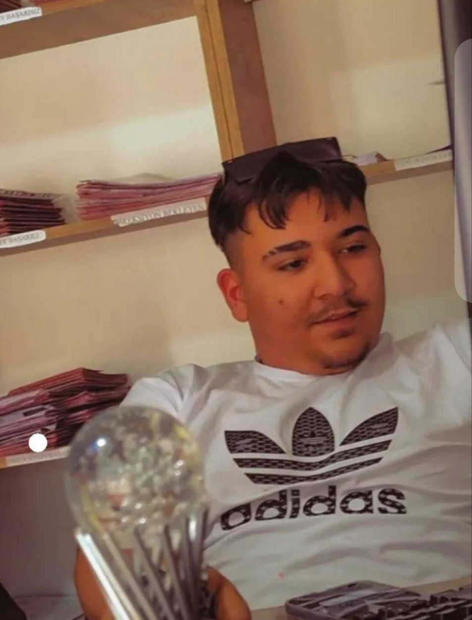 Ref&uuml;jdeki direğe &ccedil;arpıp bacağı kopan motosiklet s&uuml;r&uuml;c&uuml;s&uuml; &ouml;ld&uuml;
