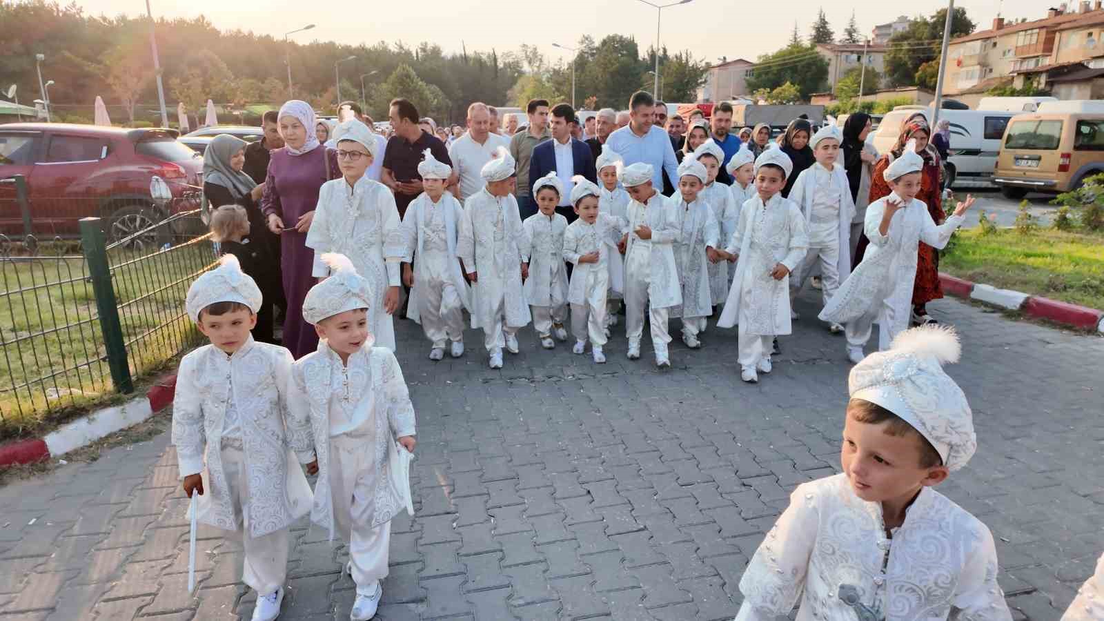 Gediz’de 20 çocuk sünnet ettirildi