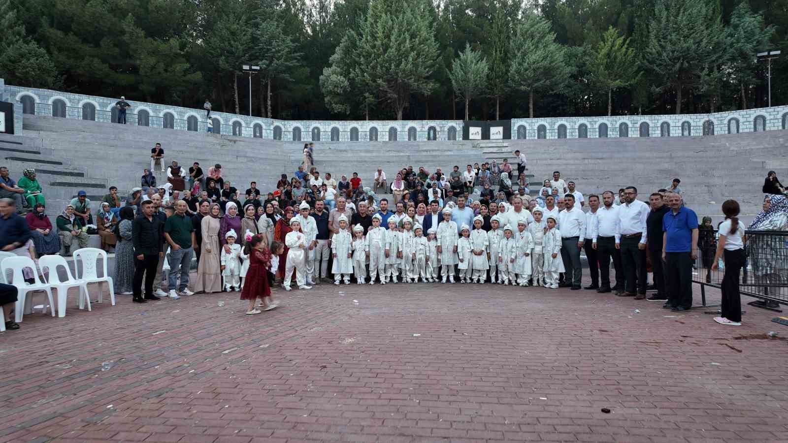 Gediz&rsquo;de 20 &ccedil;ocuk s&uuml;nnet ettirildi
