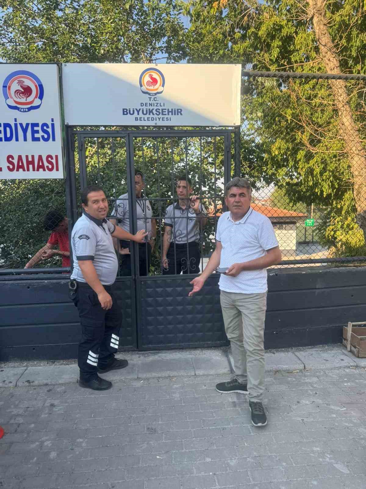 Denizli Büyükşehir Belediyesi sporcuların ailelerini sahaya almadı