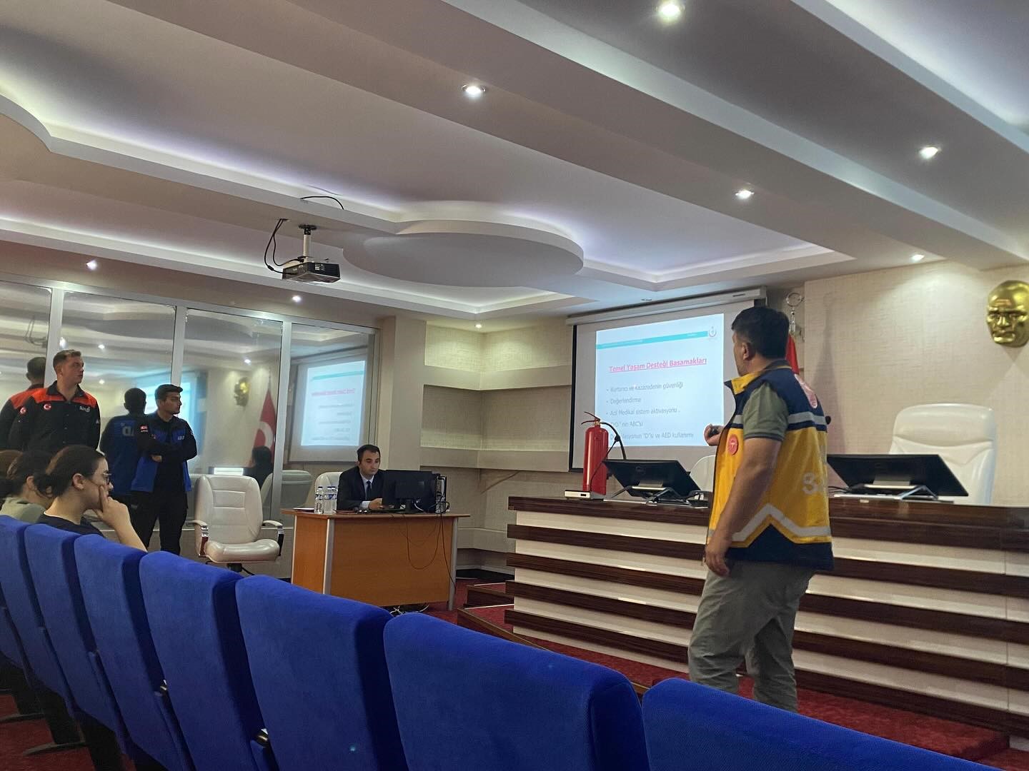 Valilik çalışanlarına yangın eğitimi