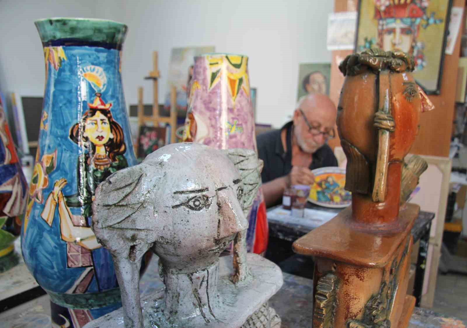 Çocukken ailesine destek olmak için başladı, ressam oldu