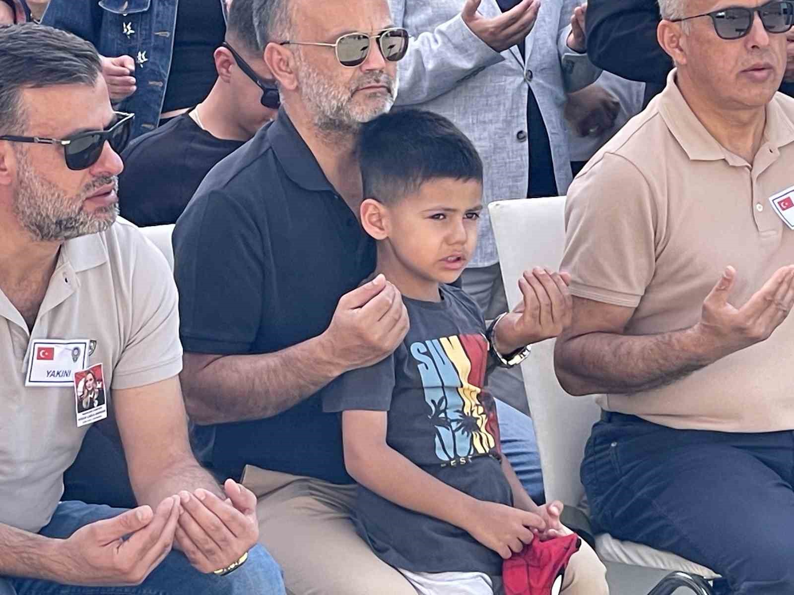 Trafik kazasında hayatını kaybeden komiser, törenle memleketine uğurlandı