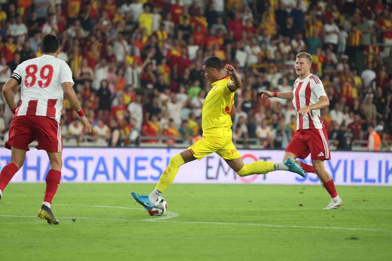 Göztepe, hazırlık maçlarında göz doldurdu