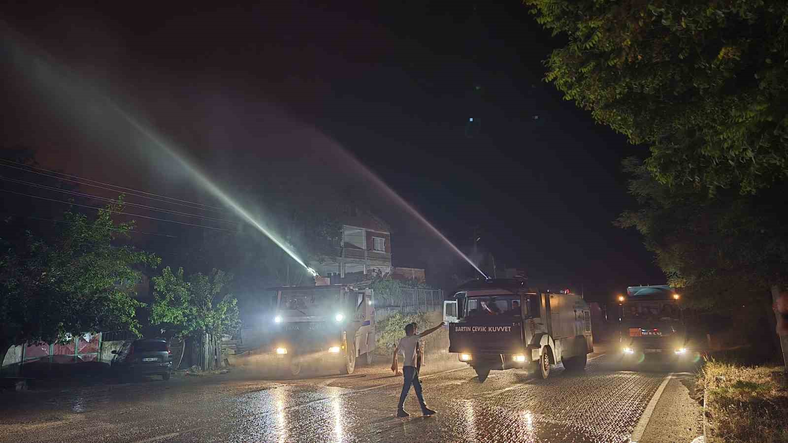 Karab&uuml;k&rsquo;te yangında boşaltılan k&ouml;y sayısı 19 oldu
