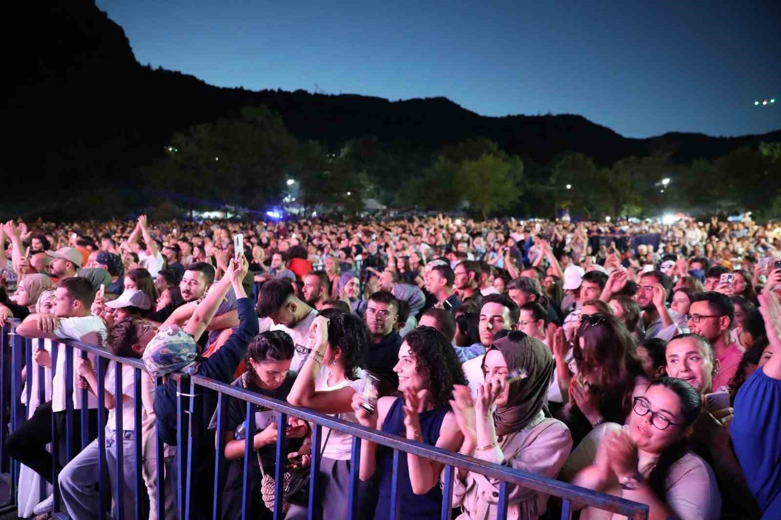 Bafra’da Emre Fel konseri
