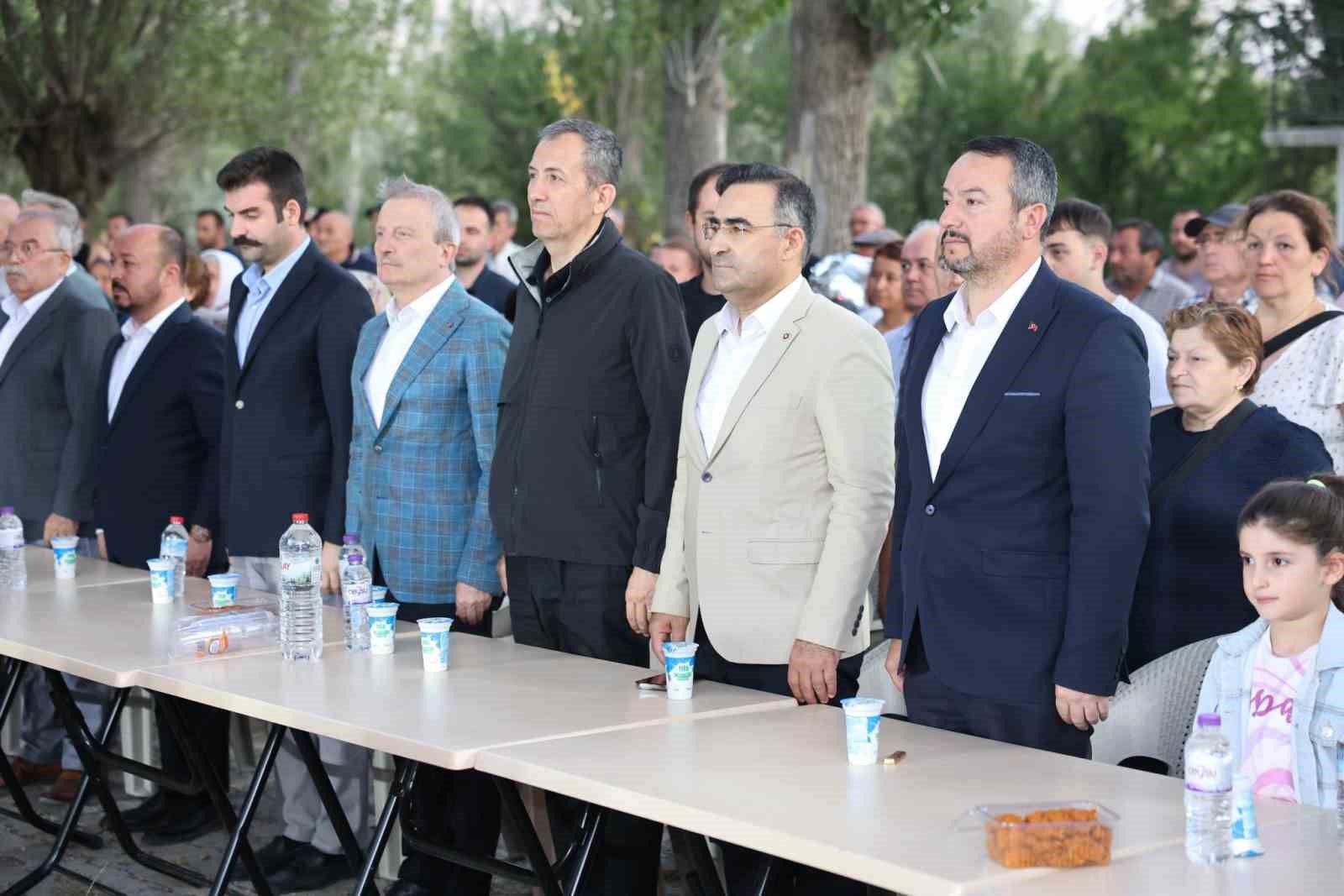 Sel&ccedil;ik K&ouml;y&uuml;&rsquo;nde Sarı Dede Sultan&rsquo;a vefa
