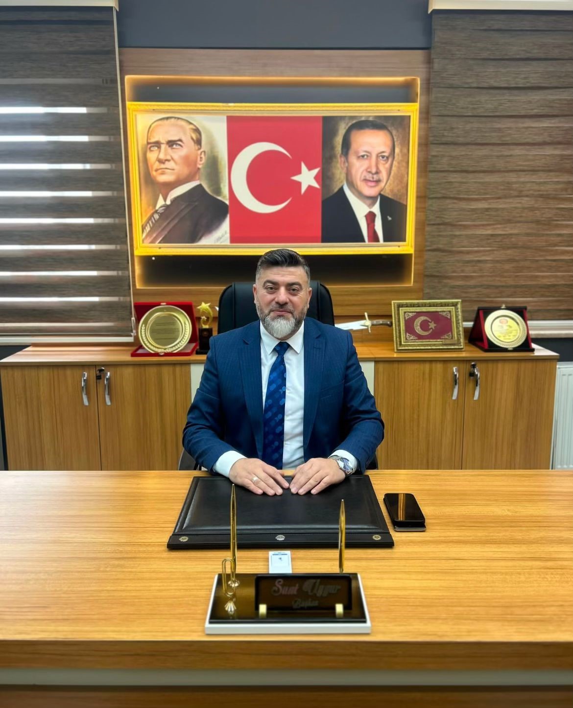 Muhtarlar derneğinden ihtiyaç sahibi genç çiftlere gelinlik ve damatlık yardımı