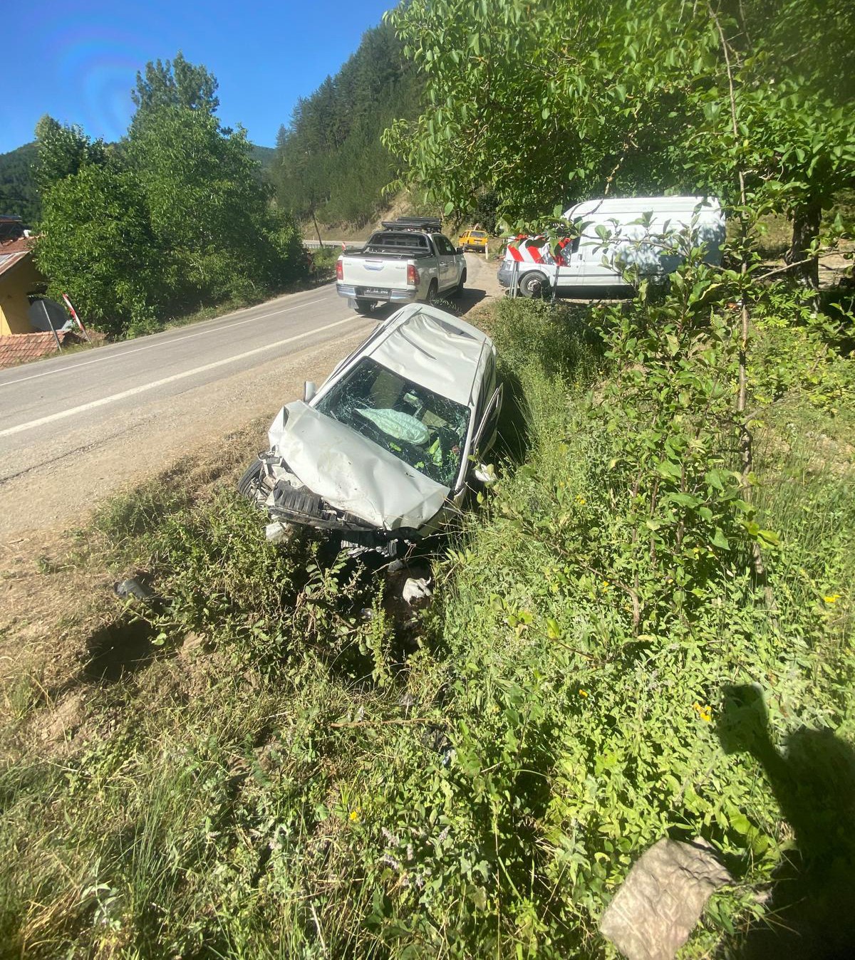 Virajı alamayan otomobil şarampolde takla attı: 1 &ouml;l&uuml;
