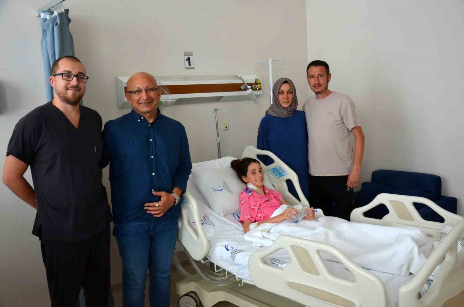 10 yaşındaki Merve’nin kalbindeki iki delik kapatıldı