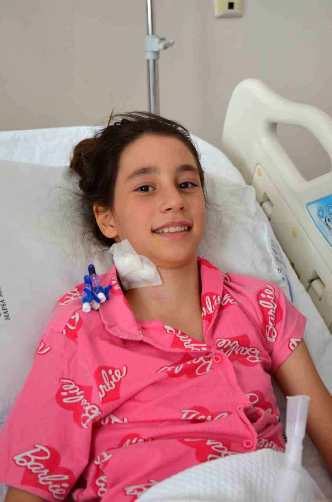 10 yaşındaki Merve&rsquo;nin kalbindeki iki delik kapatıldı
